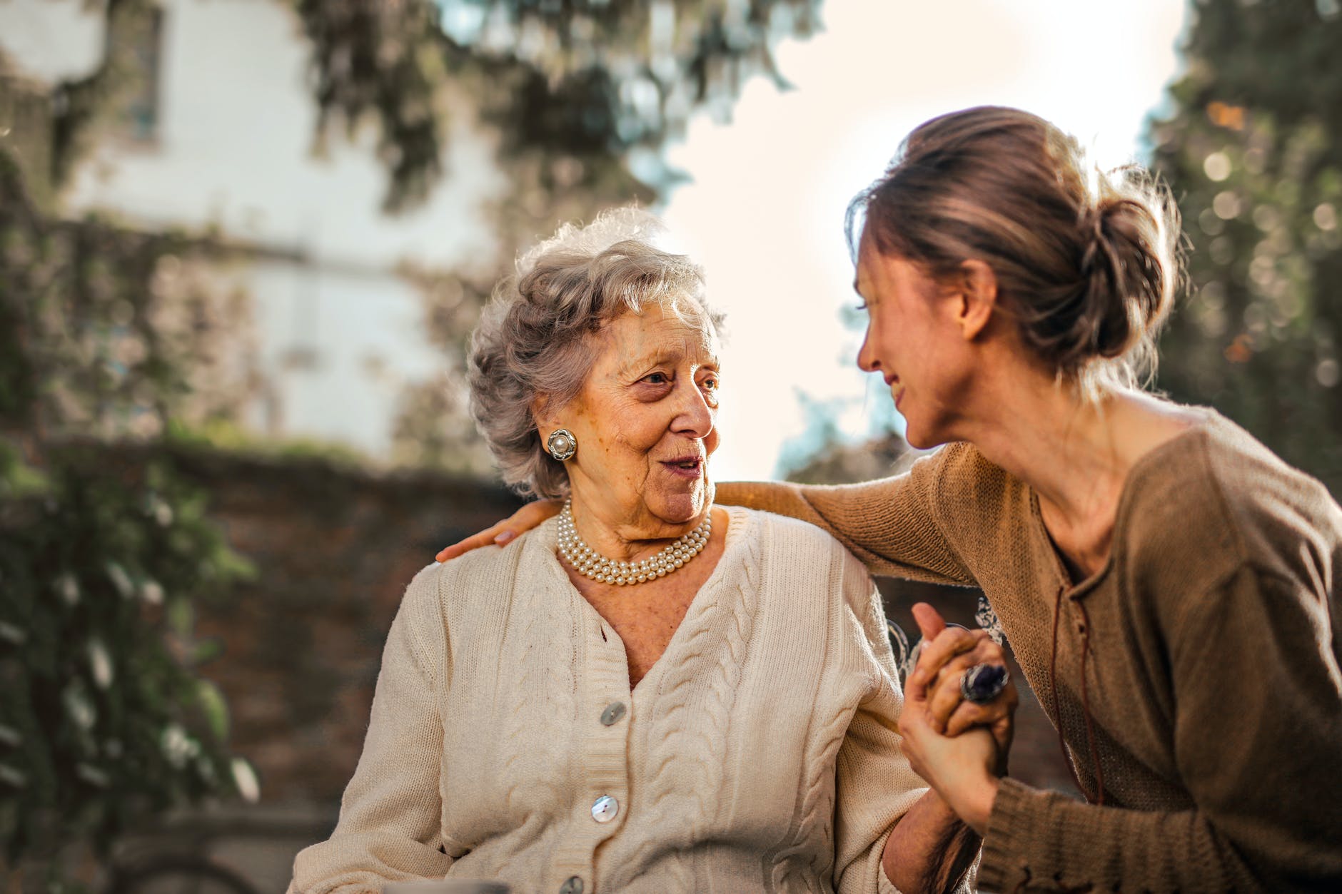 woman with Alzheimer's talking to her daughter 