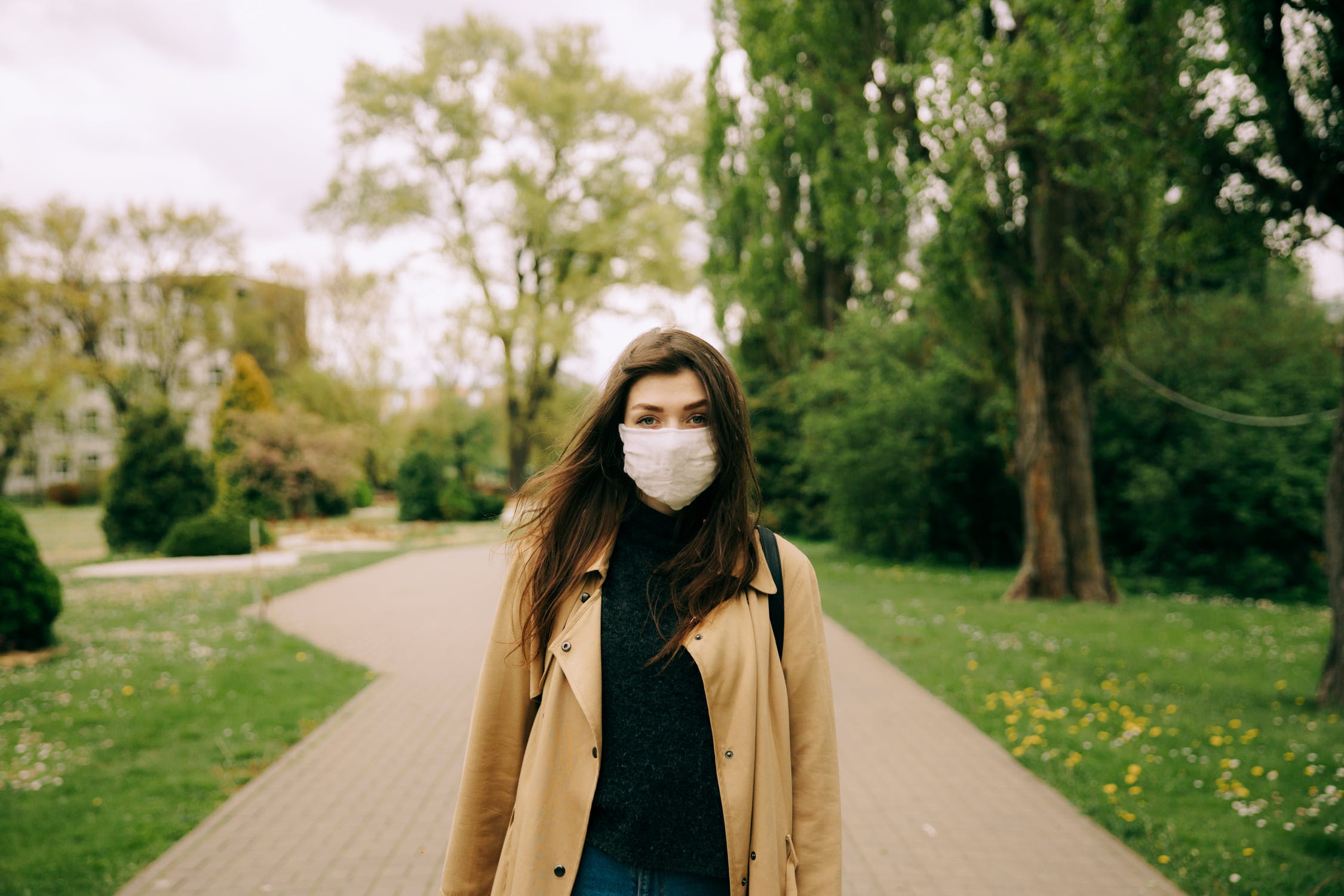 woman in face mask